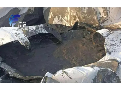 使用污泥調理劑調理后壓出來污泥的含水率，污泥脫水效果明顯